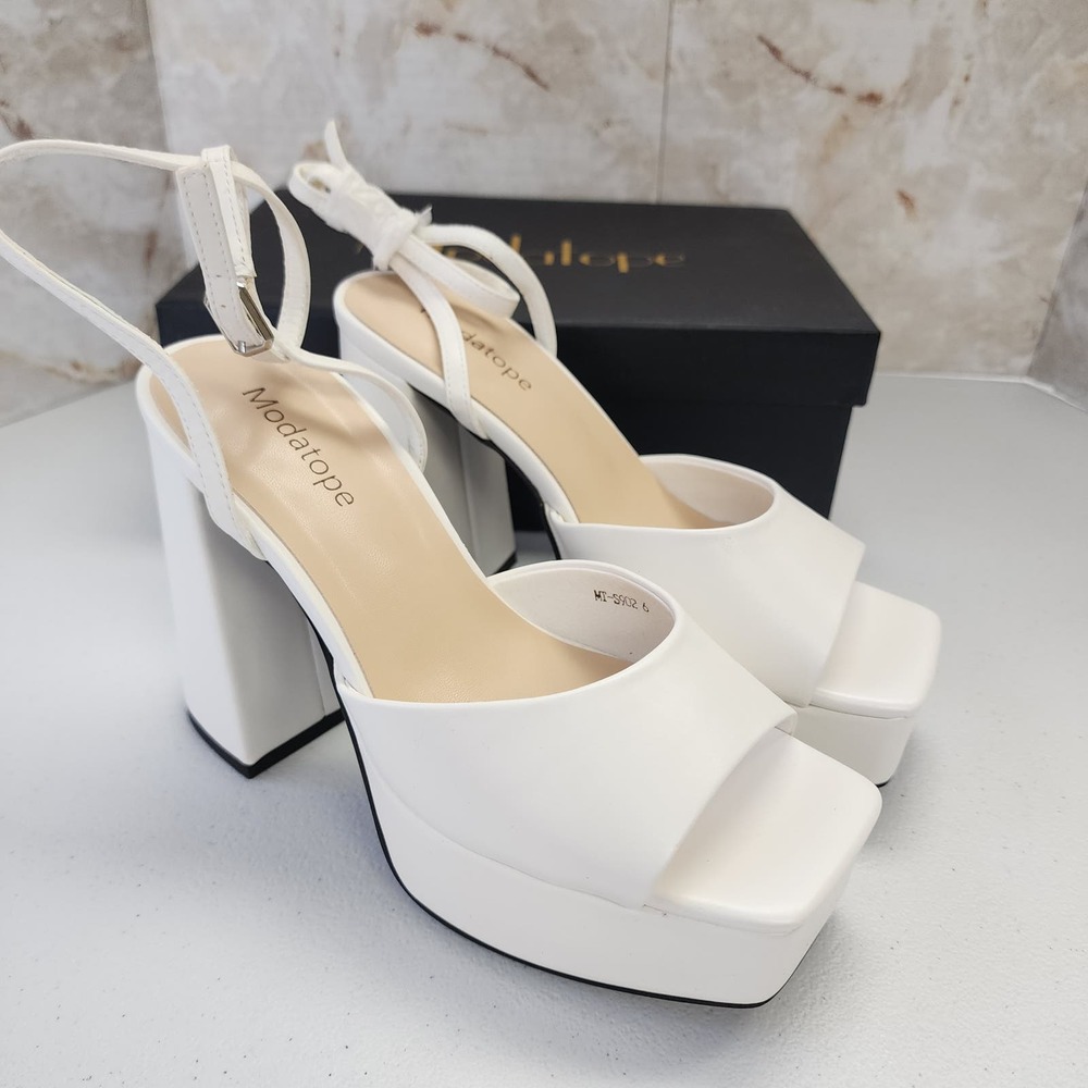 Dream Pairs Y2K Strappy Chunky Platform Heel Sandals in White Size 6 NEW